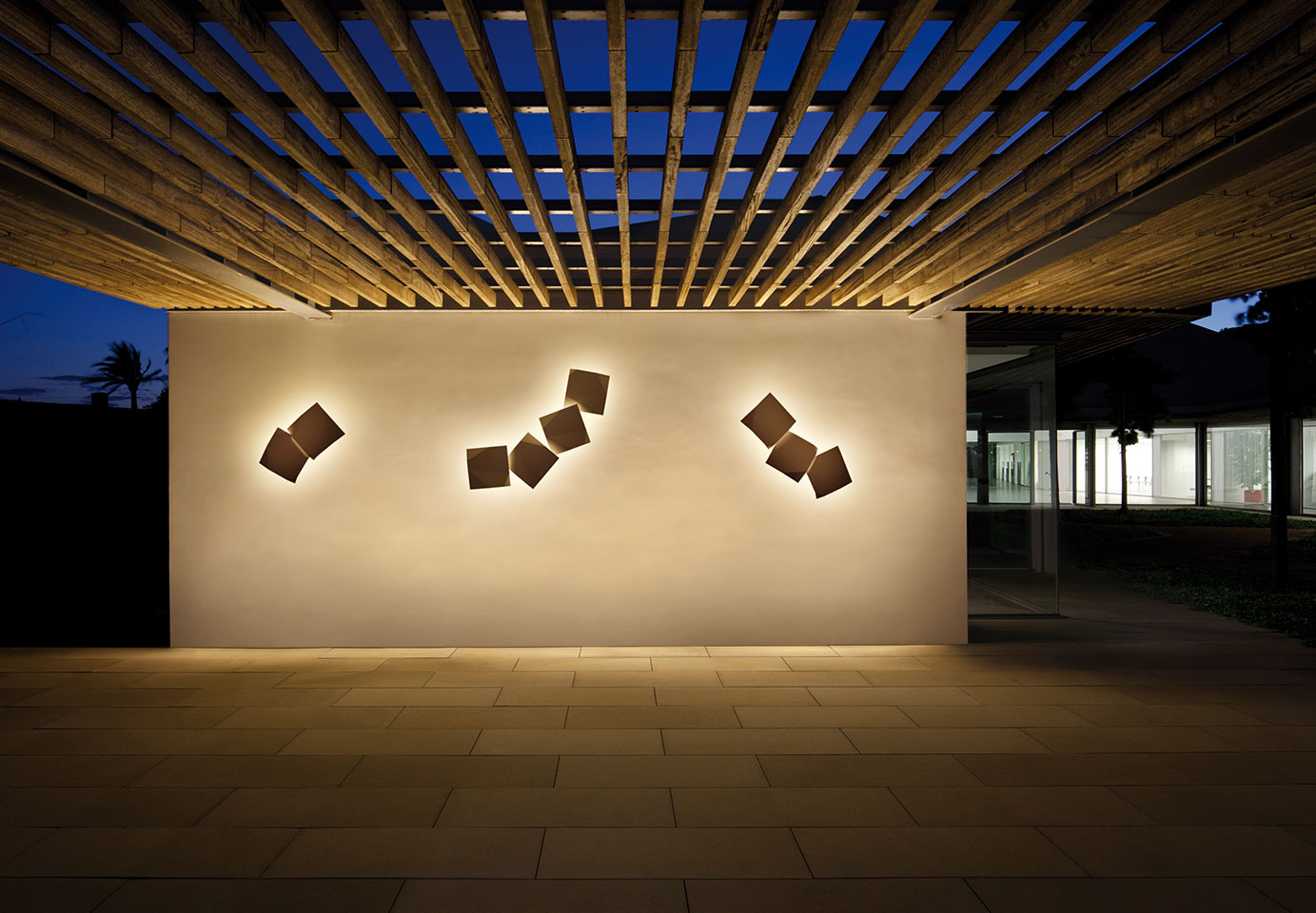 Настенные светильники Origami от Vibia,