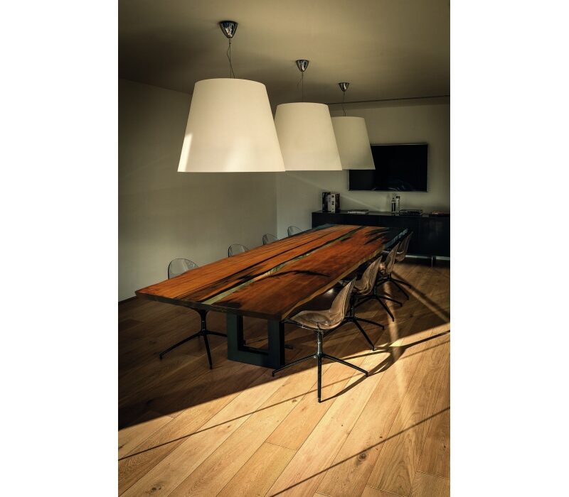 Обеденный стол Kauri Beam