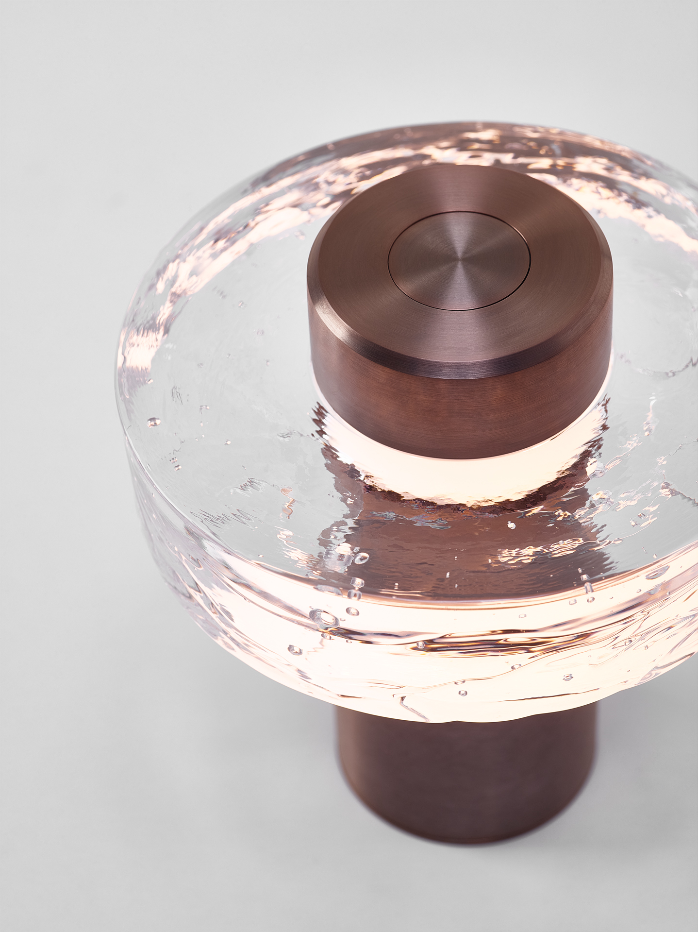 Настольная портативная лампа Ollo clear / brushed bronze