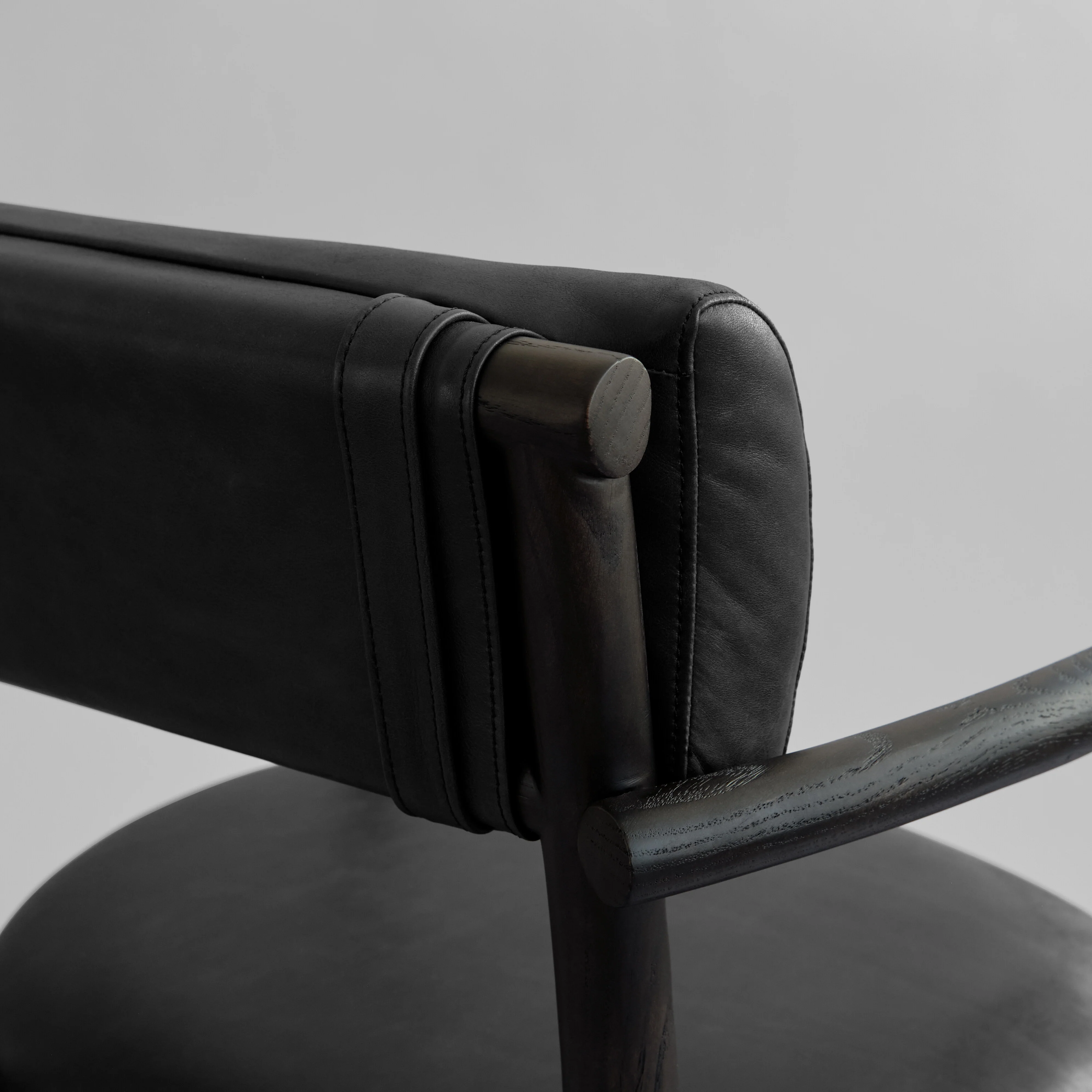 Стул Nama Dining Chair — Aniline Leather