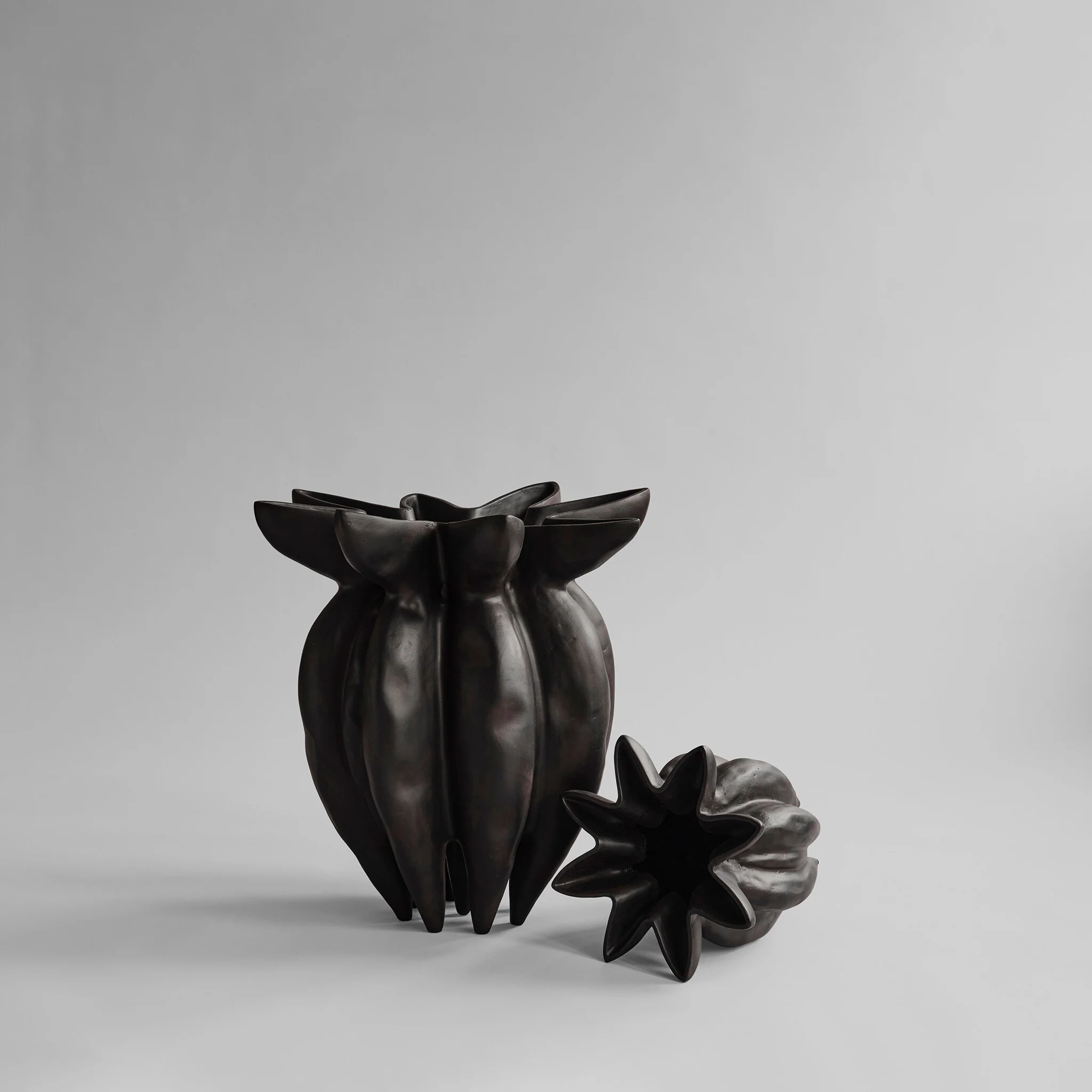 Ваза Lotus Big — Coffee
