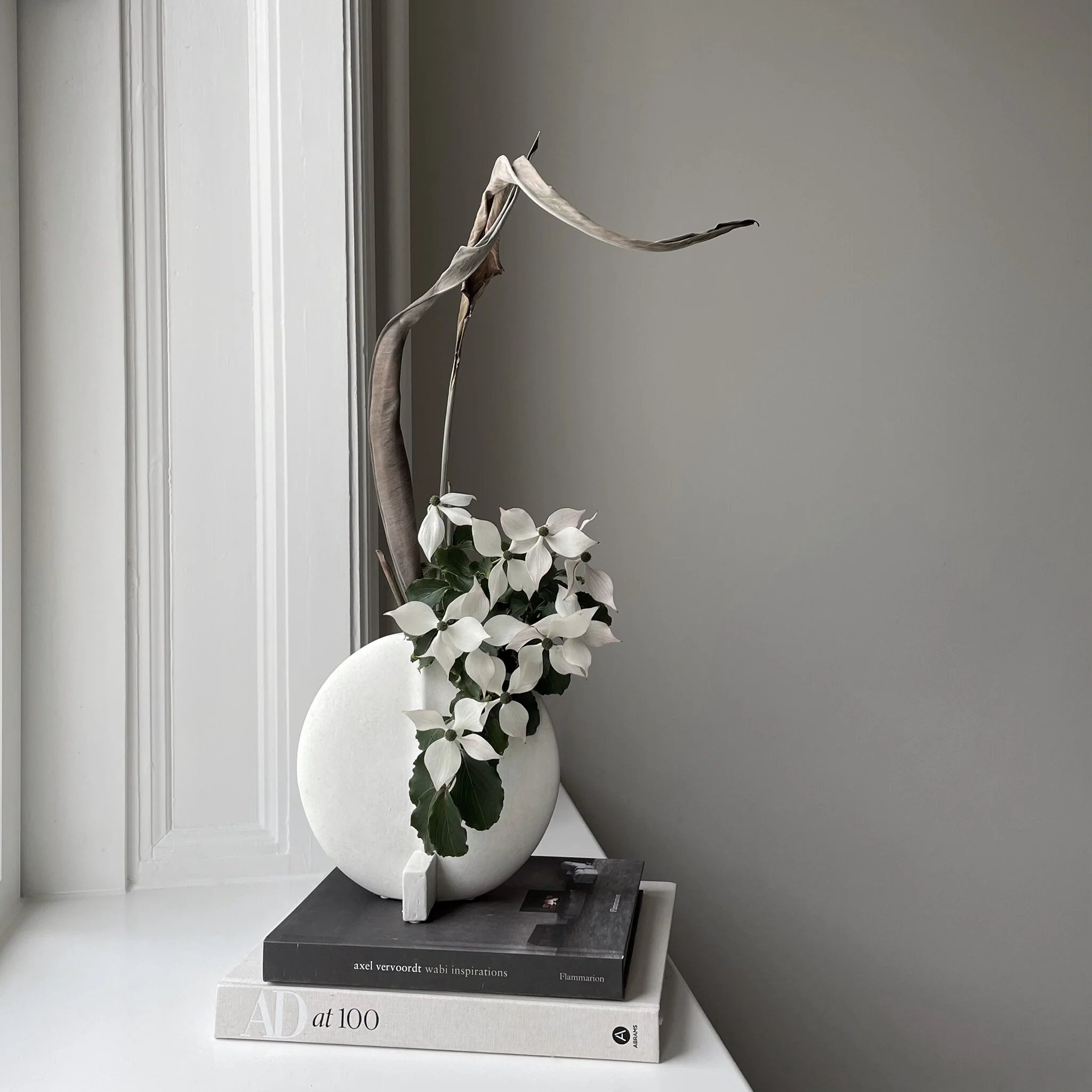 Ваза Guggenheim Petit — Bone White