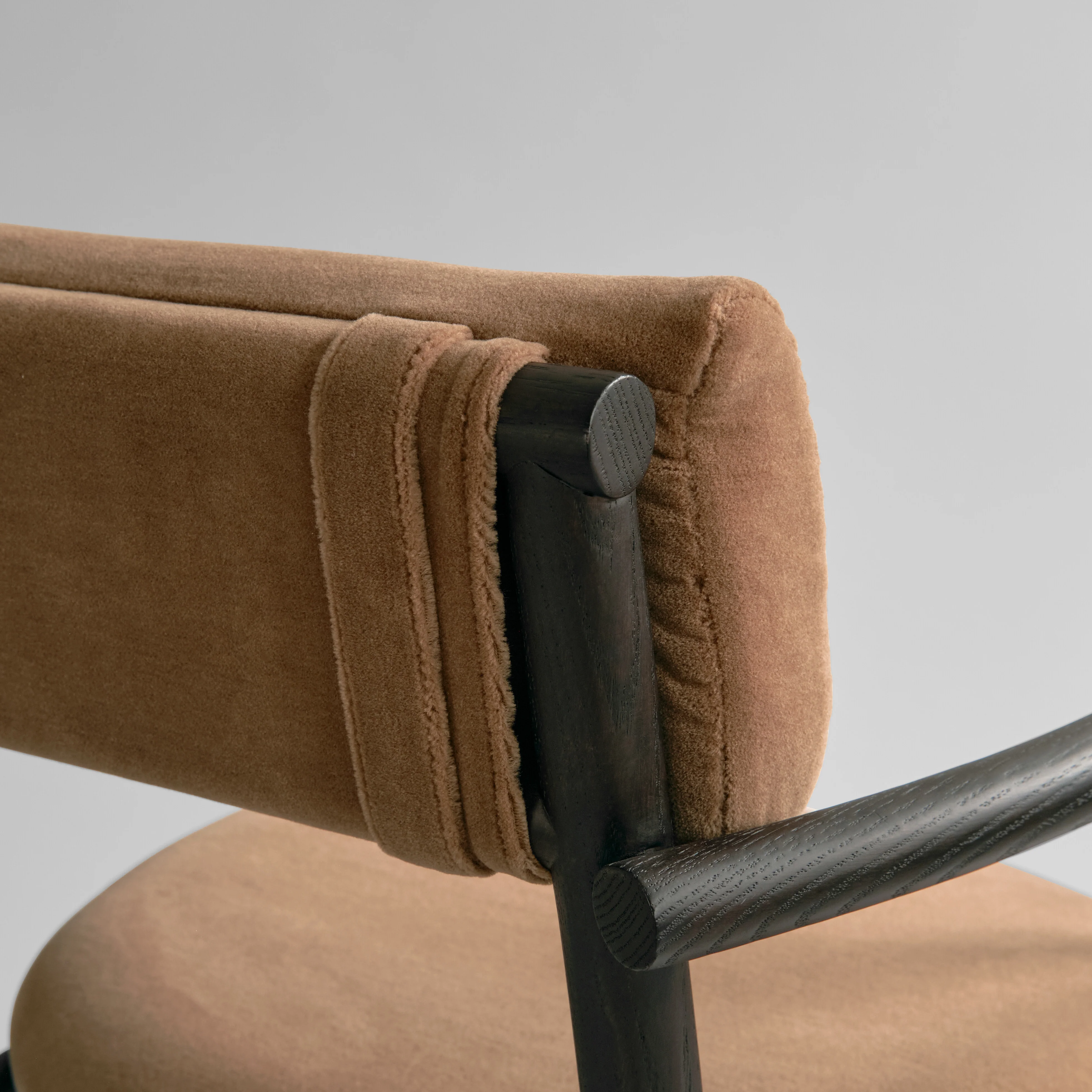 Стул Nama — Desert — Armrest Coffee Black Oak Desert