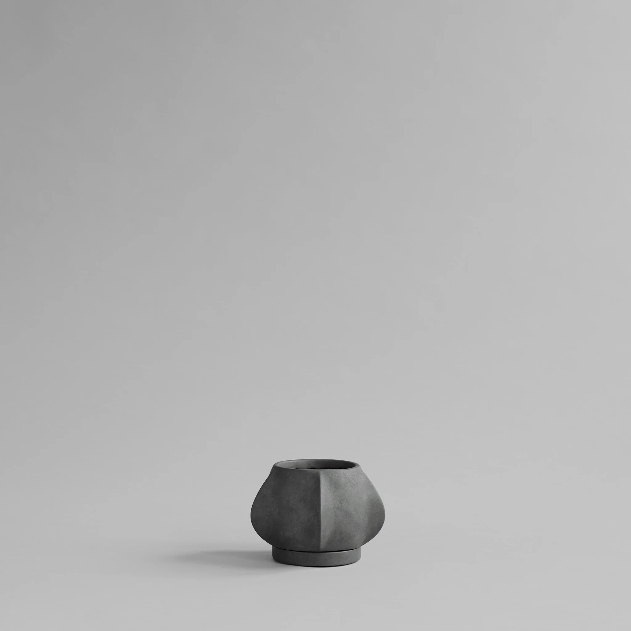 Кашпо Arket Petit — Dark Grey
