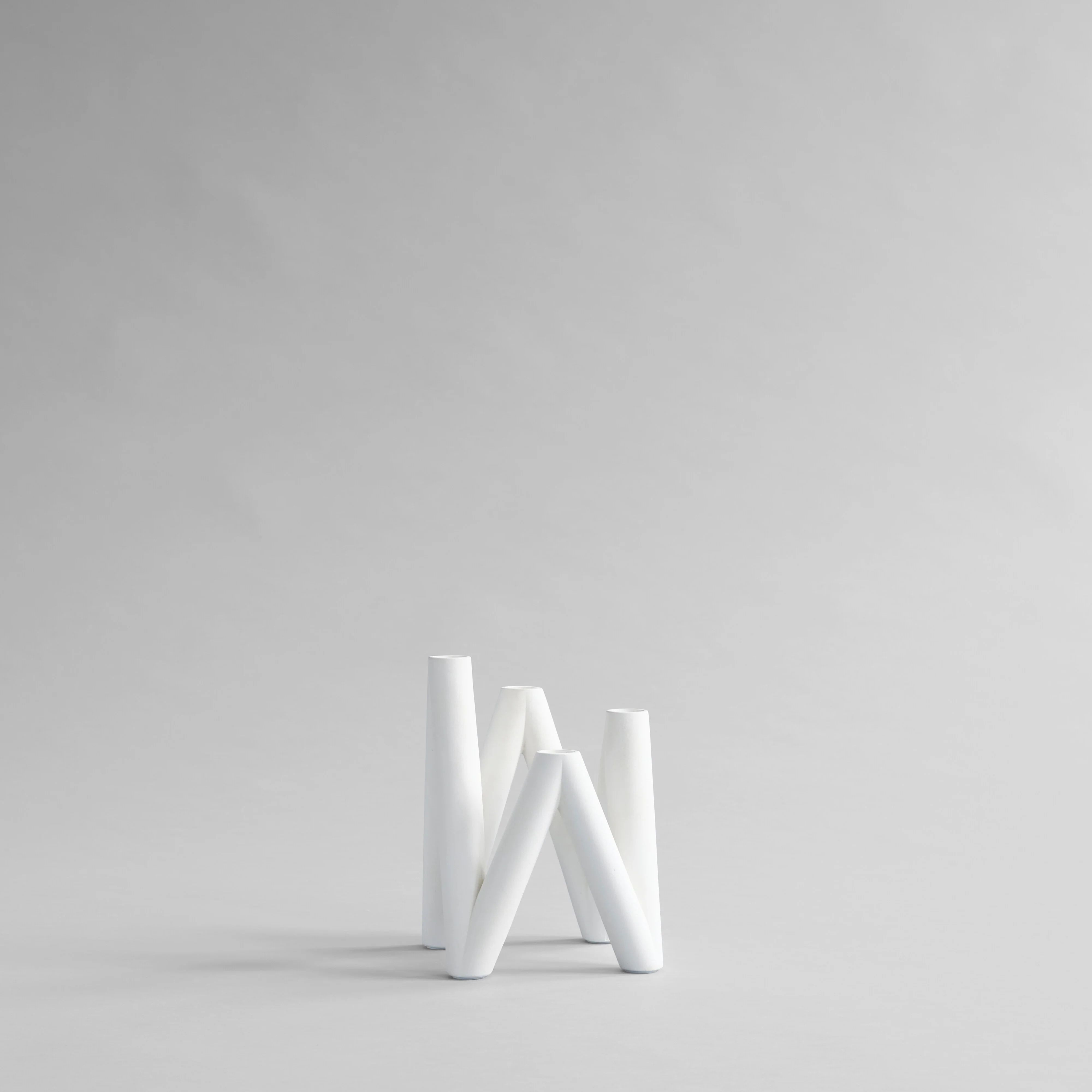 Подсвечник W — Bone White