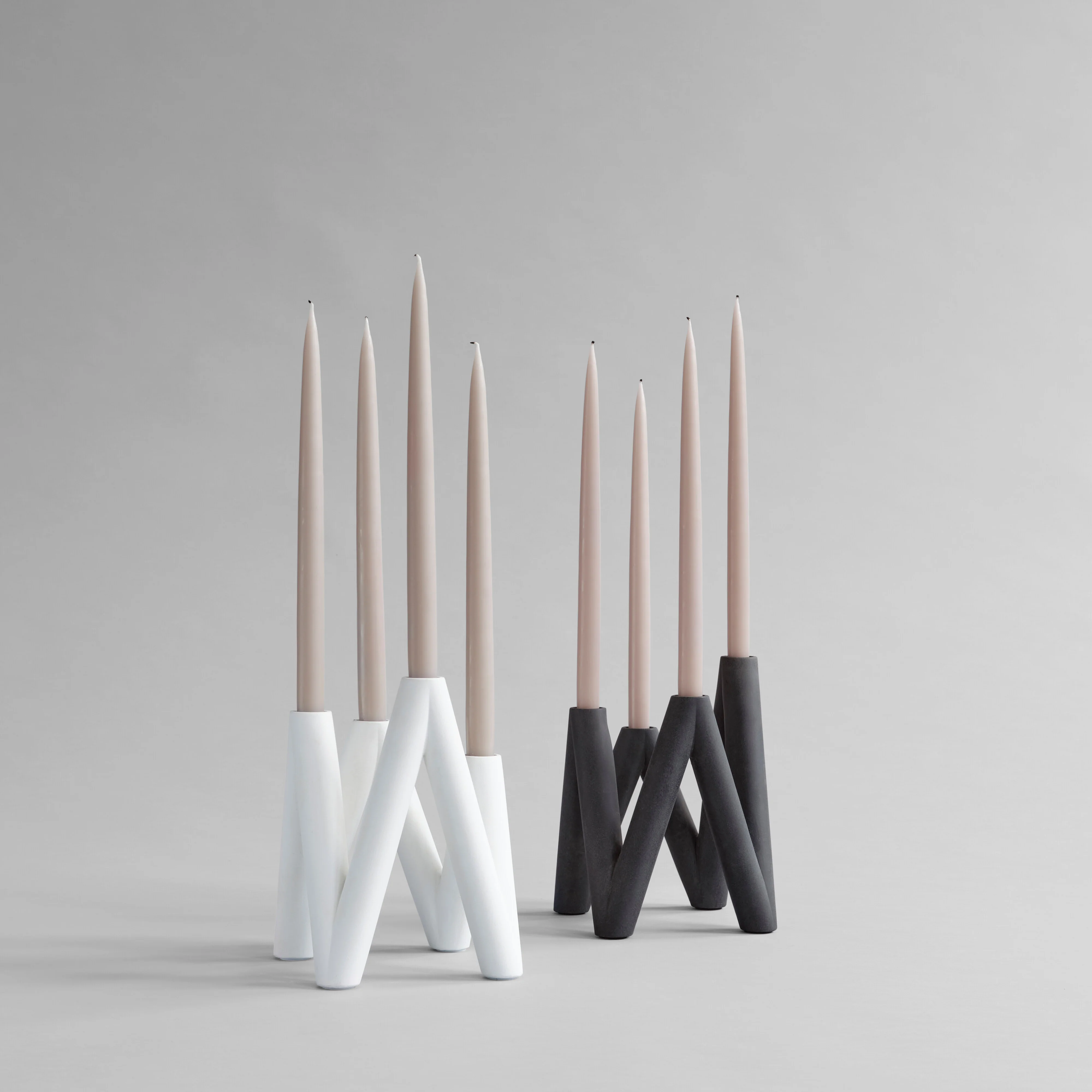 Подсвечник W — Bone White