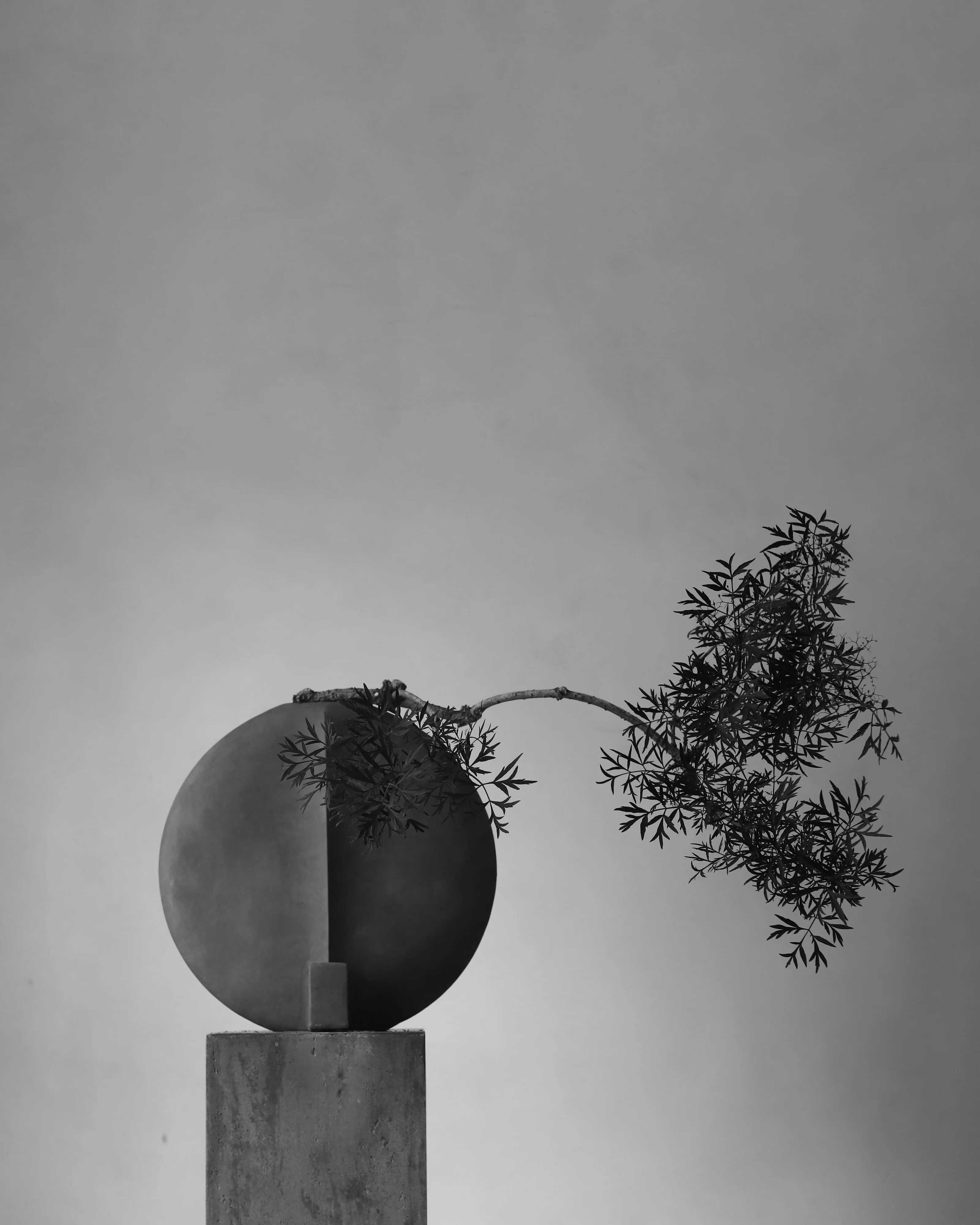 Ваза Guggenheim Big — Dark Grey