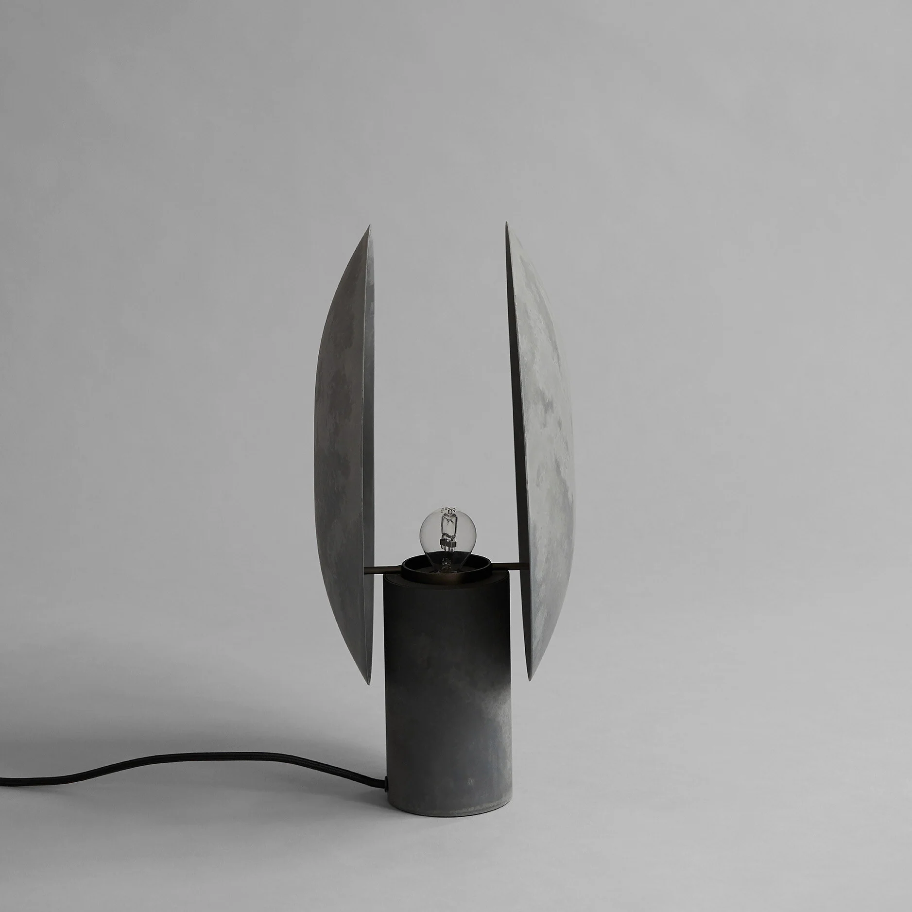Настольный светильник Clam — Oxidized