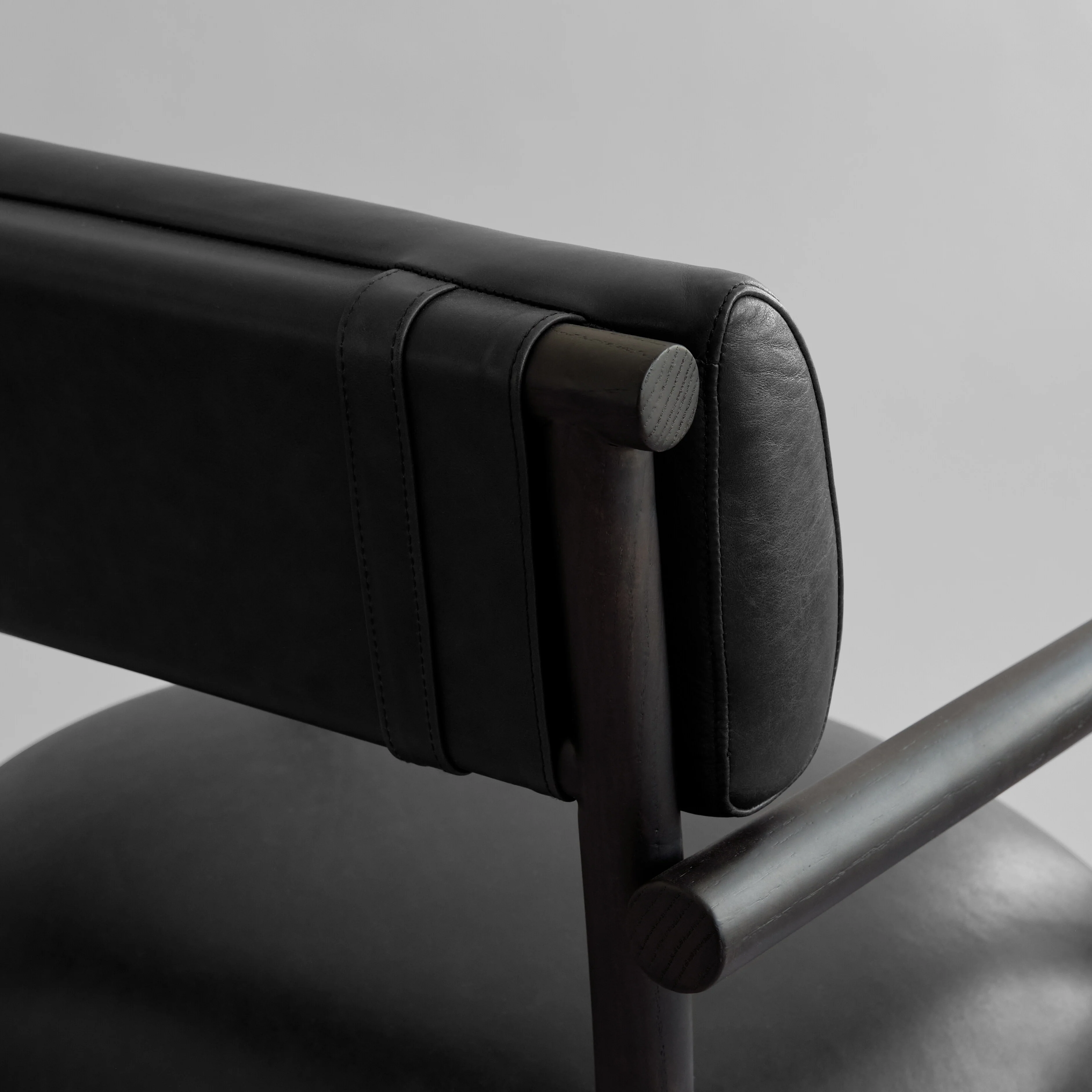 Кресло Nama Lounge — Aniline leather black