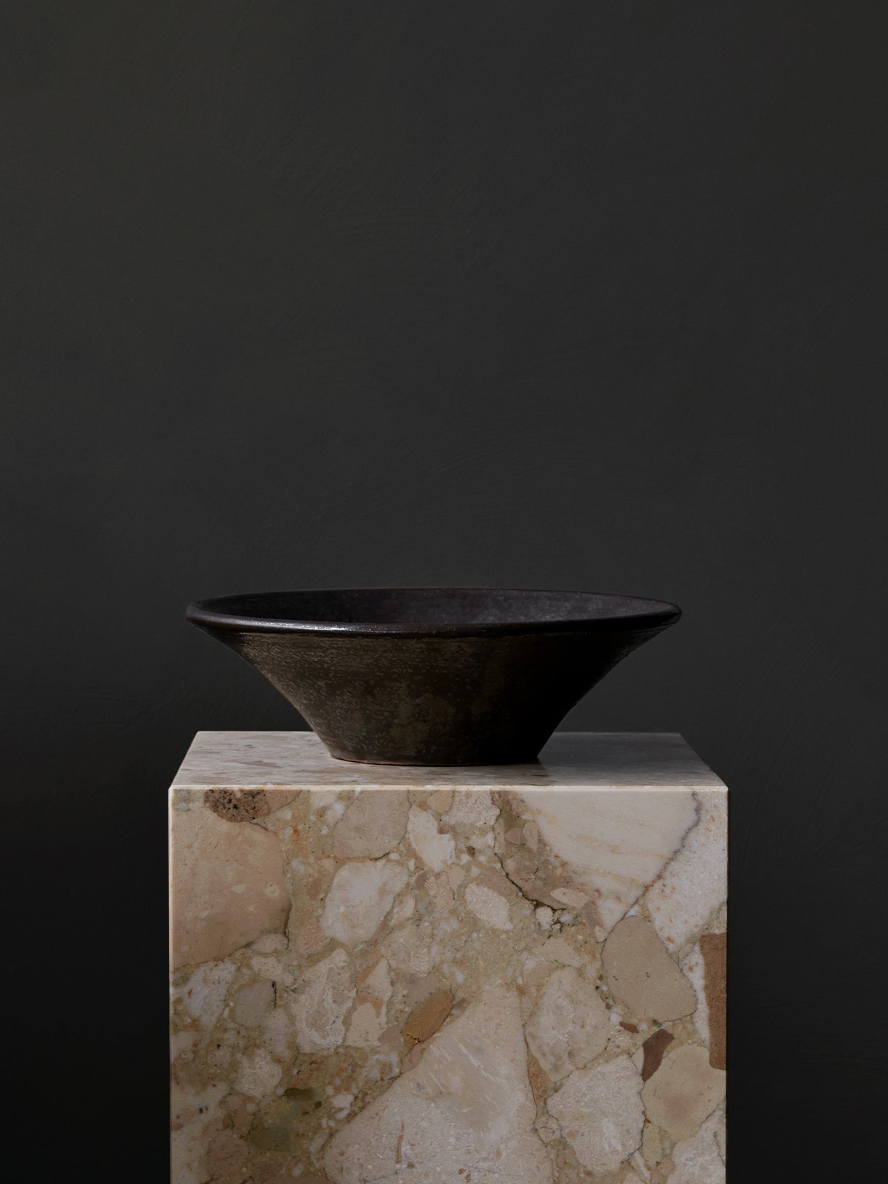 Приставной столик Plinth Cubic