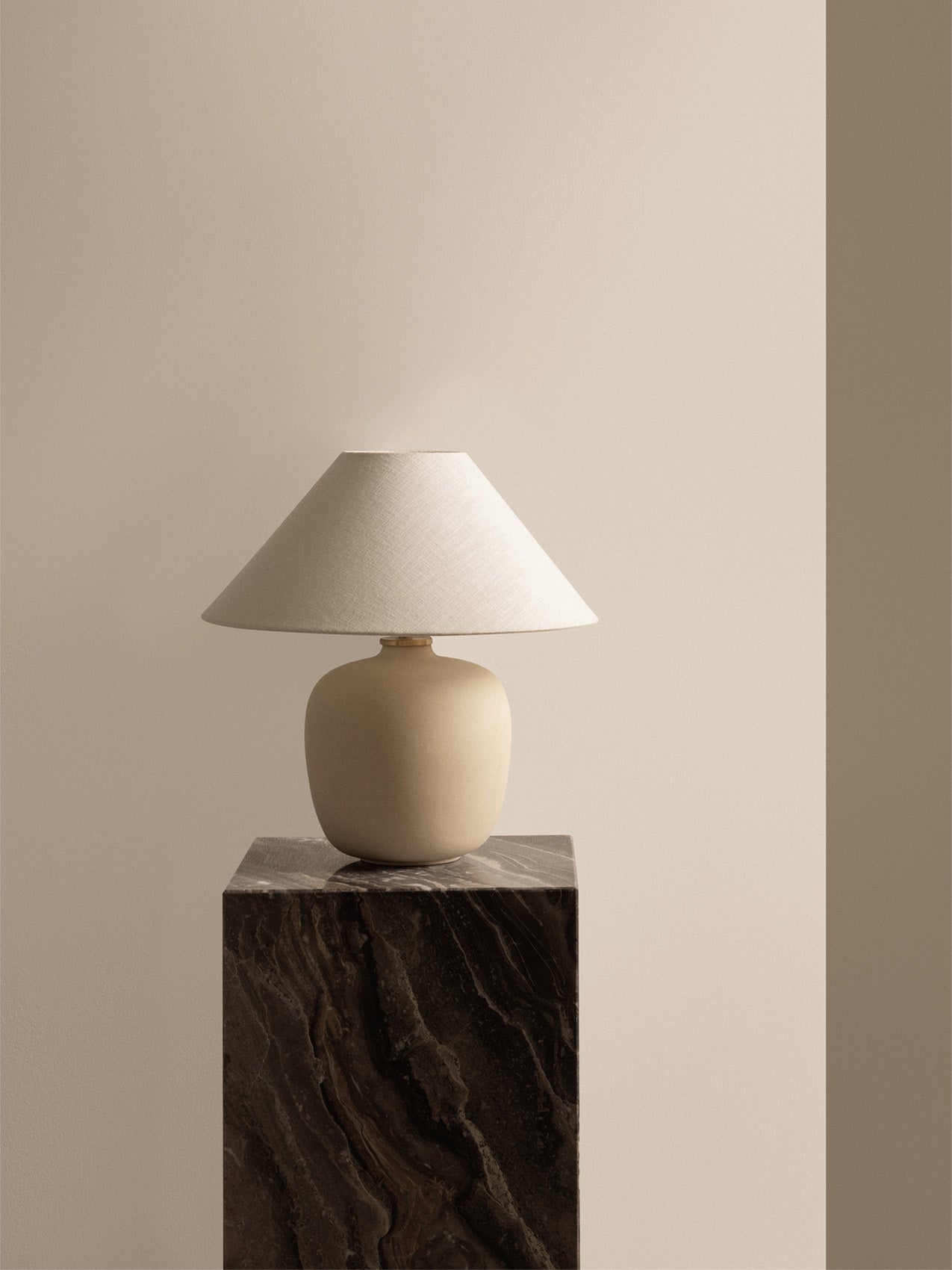Приставной столик Plinth Tall