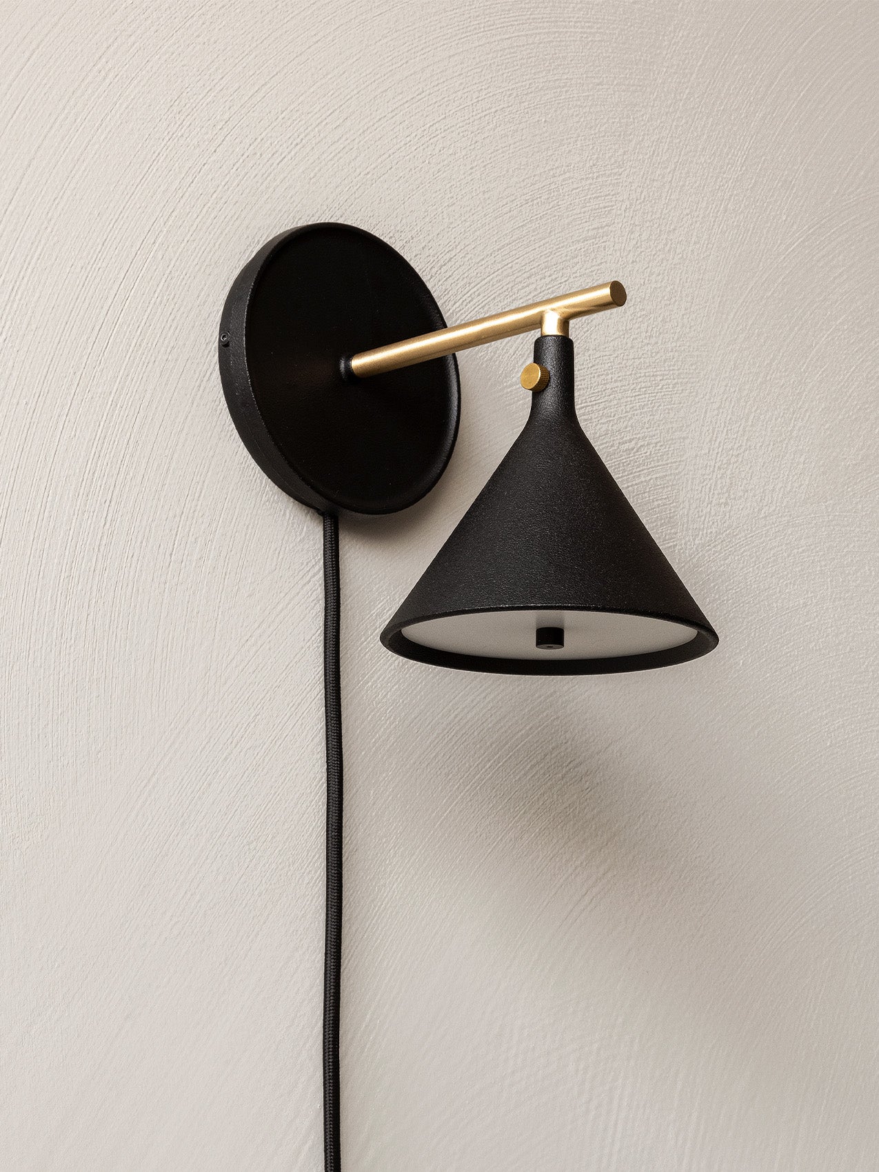 Настенный светильник Cast Sconce с рассеивателем, с диммером