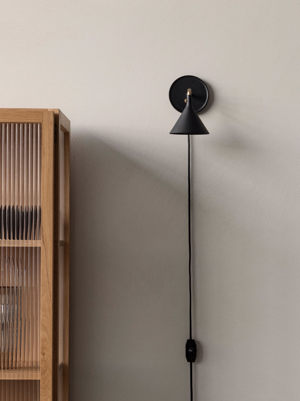 Настенный светильник Cast Sconce с рассеивателем, с диммером