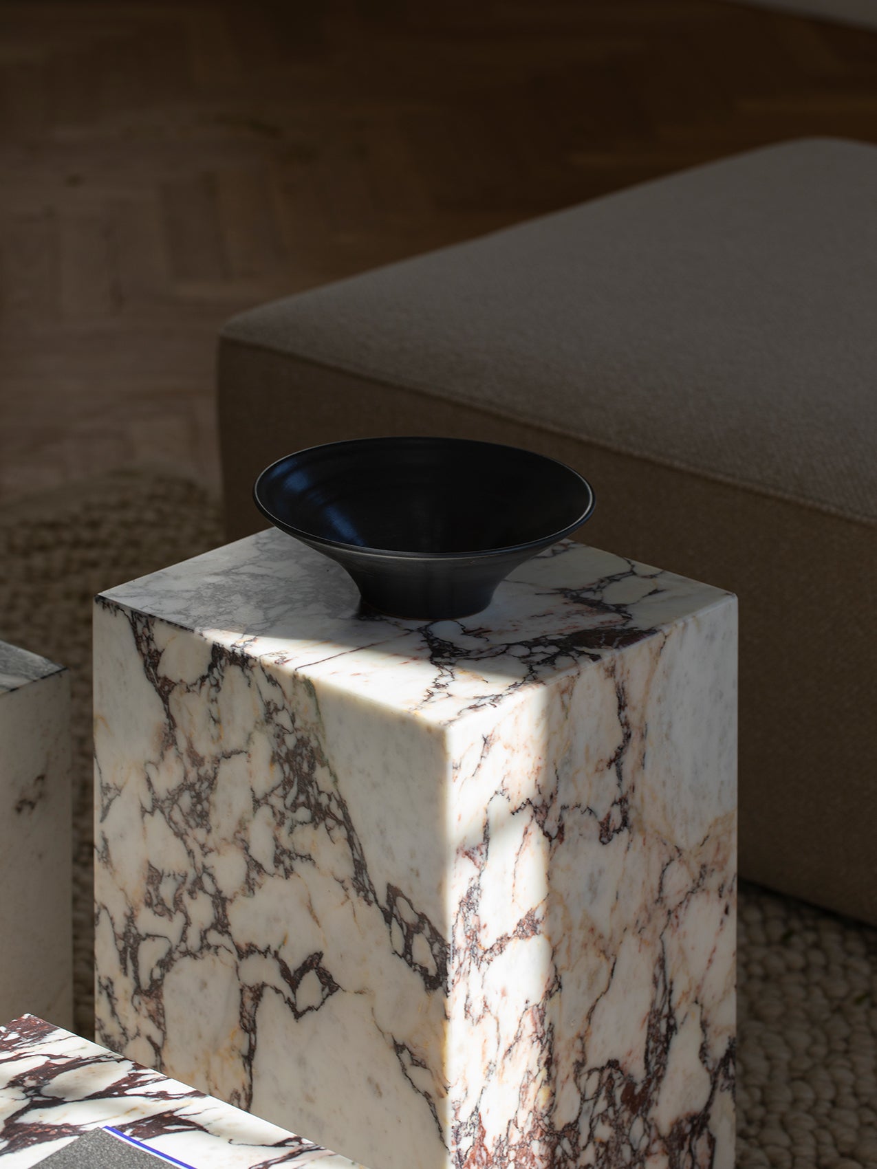 Приставной столик Plinth Tall