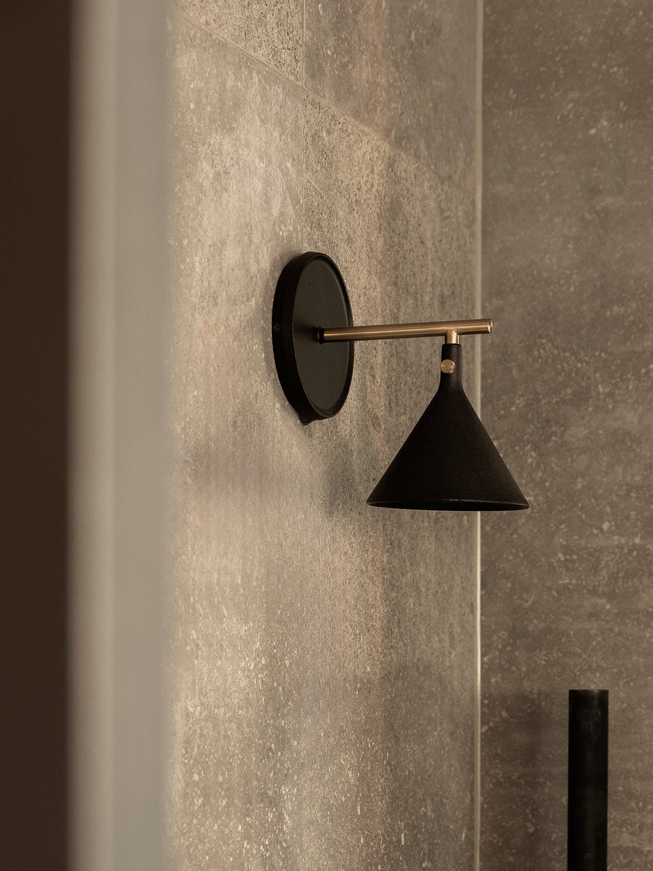 Настенный светильник Cast Sconce с рассеивателем, IP44
