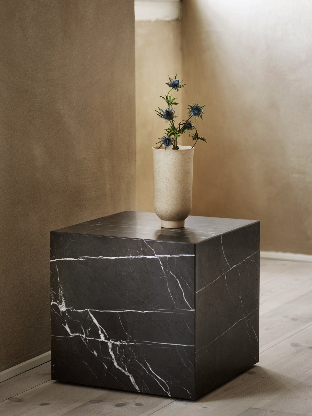 Приставной столик Plinth Cubic